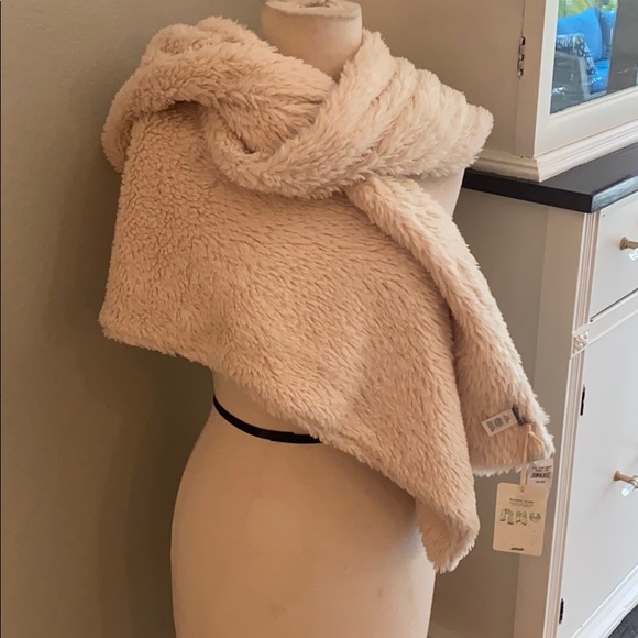 aerie Accessories - Aerie Fluffy Scarf